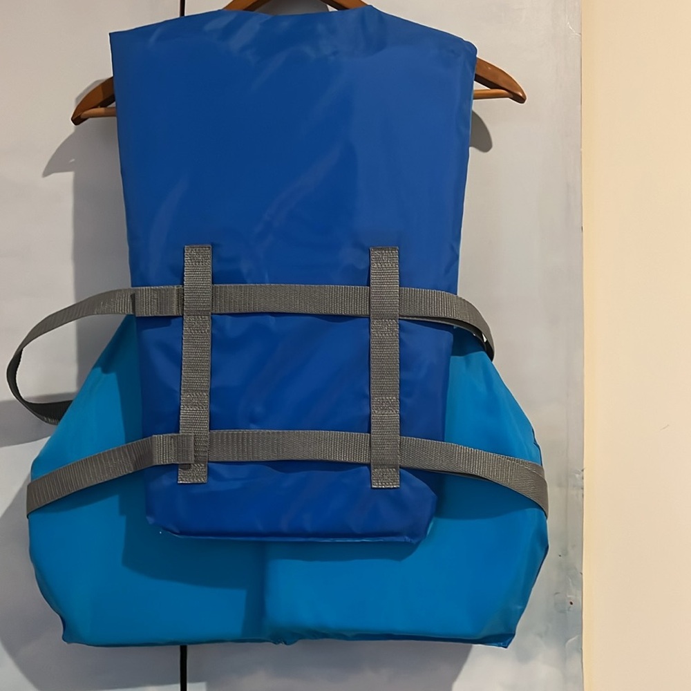 Flotation Vest - Picture 3 of 5
